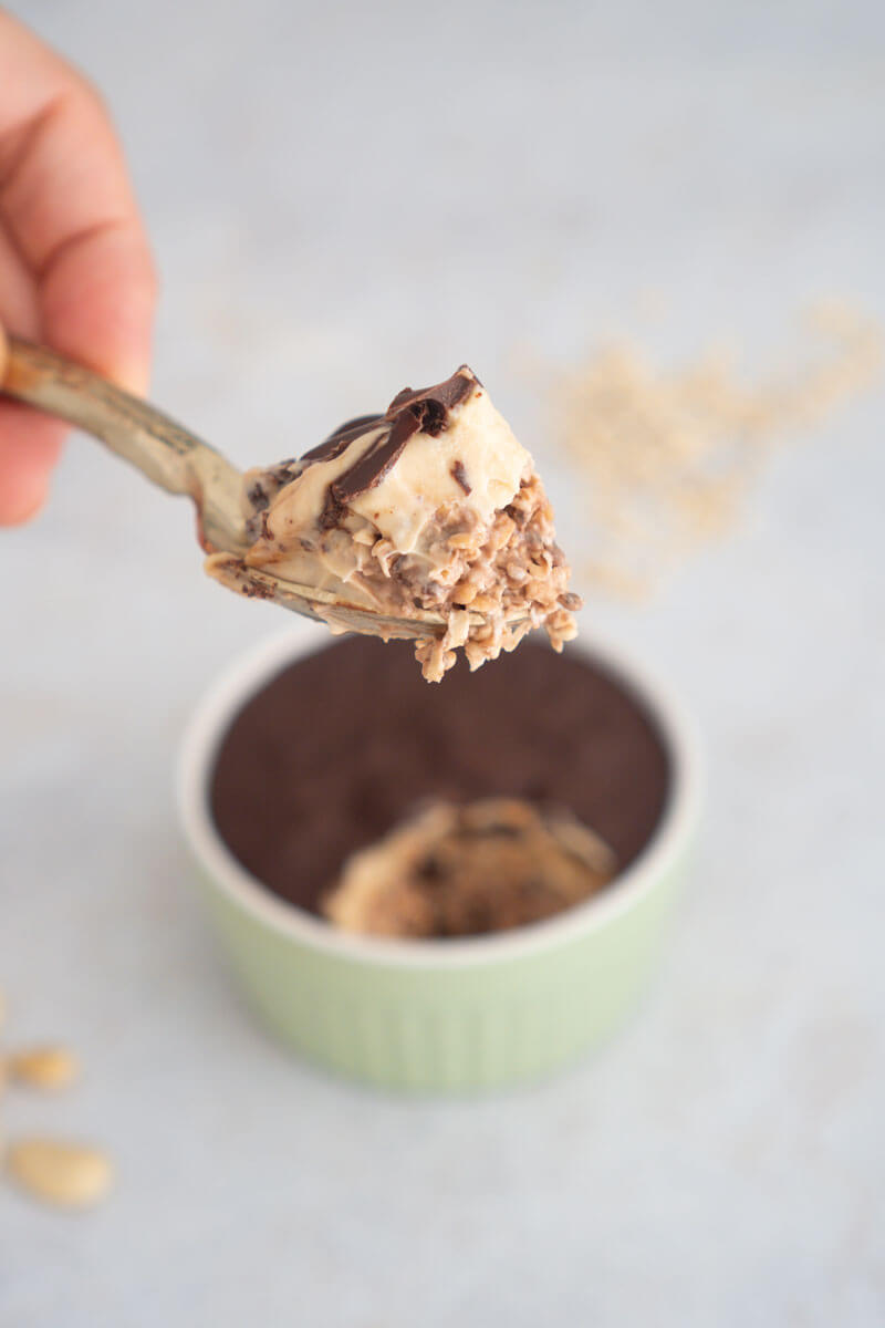 Erdnussbutter-Käsekuchen-Overnight-Oats